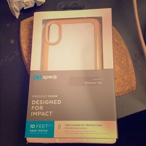 ✨Speck IPhone XR case ✨